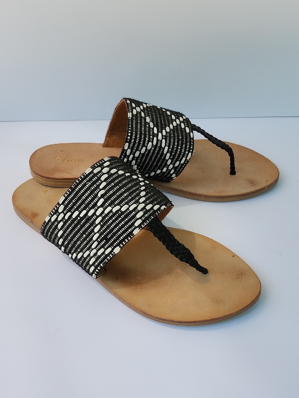 ANTHROPOLOGIE ASHER BLACK/WHITE THONG SANDALS